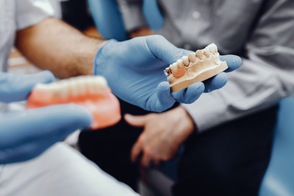 En CEMEQ encontrarás las mejores prótesis dentales fijas precios