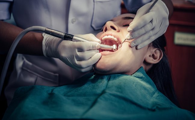 implantes dentales precios varían en función de muchos aspectos